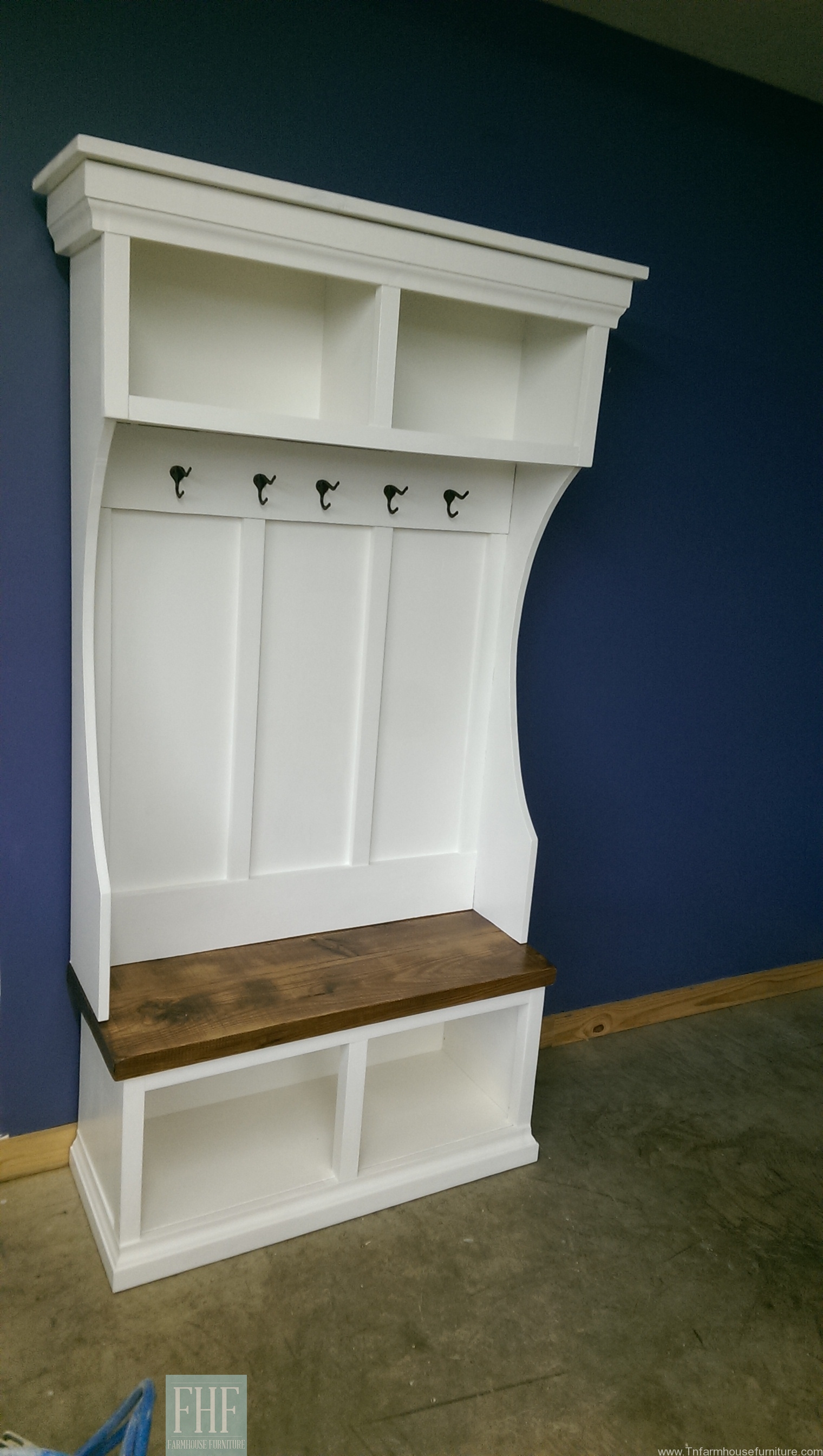 Small hall tree/ click on the pic to see full image Farmhouse