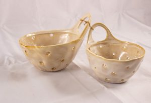 Stoneware Colander Set Of Two (Cream Finish)